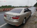 Toyota Camry 2.0E 2016 - Bán xe Camry 2.0E sản xuất năm 2016, số tự động, máy xăng, màu vàng cát, nội thất màu kem, đã đi 45000 km