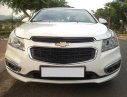 Chevrolet Cruze LT 2016 - Cần bán gấp Chevrolet Cruze LT 2016 trắng cực trẻ trung nha