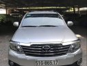 Toyota Fortuner 2013 - Cần bán gấp Toyota Fortuner năm sản xuất 2013, màu bạc xe gia đình