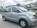 Hyundai Starex 2.5 MT 2010 - Bán Starex đăng ký 2010, 9 chỗ, màu bạc, máy xăng 100km 10 lít, xe nhà xài kĩ không chạy