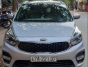 Kia Rondo 2018 - Cần bán lại xe Kia Rondo 2018, màu bạc xe gia đình