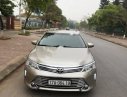 Toyota Camry 2.0E 2016 - Cần bán gấp Toyota Camry 2.0E đời 2016, màu vàng như mới 