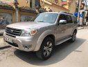 Ford Everest MT 2013 - Gia đình tôi cần bán chiếc xe Ford Everet số sàn, máy dầu, sản xuất cuối năm 2013, màu vàng cát