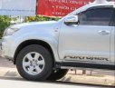 Toyota Fortuner 2010 - Cần bán gấp Toyota Fortuner sản xuất năm 2010, màu bạc