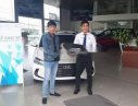 Hyundai Elantra  1.6AT  2018 - Cần bán gấp Hyundai Elantra 1.6AT sản xuất năm 2018, màu trắng