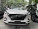 Hyundai Elantra 2020 - Bán Hyundai Elantra 2020, màu trắng, giá chỉ 560 triệu, giảm 10tr tiền mặt. Mr Tùng 0914700330