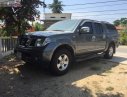 Nissan Navara LE 2.5MT 4WD 2013 - Cần bán Nissan Navara LE 2.5MT 4WD năm sản xuất 2013, màu xám, nhập khẩu xe gia đình