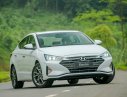 Hyundai Elantra 2020 - Bán Hyundai Elantra 2020, màu trắng, giá chỉ 560 triệu, giảm 10tr tiền mặt. Mr Tùng 0914700330