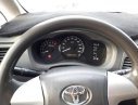 Toyota Innova E 2012 - Bán xe Toyota Innova E đời 2012, màu bạc số sàn, giá 425tr