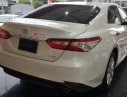 Toyota Camry 2.0G 2019 - Bán Toyota Camry 2.0G sản xuất năm 2019, màu trắng, xe nhập
