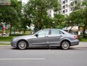 Mercedes-Benz E class E300 2010 - Cần bán xe Mercedes E300 sản xuất 2010, màu bạc