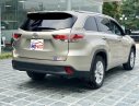 Toyota Highlander 2016 - Bán Toyota Highlander sản xuất 2016, màu vàng cát nhập khẩu Mỹ