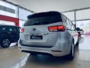 Kia Sedona 2015 - Cần bán xe Kia Sedona sản xuất 2015, màu bạc, giá giảm sốc cực sốc