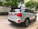 Kia Sorento GAT 2017 - Bán Kia Sorento 2.4 GAT đời 2017, màu bạc, giá chỉ 728 triệu