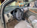 Toyota Innova   2010 - Bán Toyota Innova sản xuất năm 2010, màu bạc xe gia đình đi