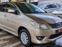 Toyota Innova G 2013 - Bán Innova 2.0G 2013, số tự động, màu nâu vàng hiếm. Xe đẹp, giảm giá ngay 30tr cho khách thiện chí xem xe