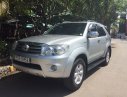 Toyota Fortuner V 2010 - Cần bán Toyota Fortuner V 2010, màu bạc