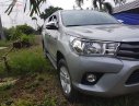 Toyota Hilux 2.4E 4x2 MT 2017 - Bán ô tô Toyota Hilux 2.4E 4x2 MT 2017, màu bạc, xe nhập còn mới