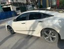 Honda Civic 1.5L Vtec Turbo 2017 - Cần bán gấp Honda Civic 1.5L Vtec Turbo đời 2017, màu trắng, nhập khẩu nguyên chiếc chính chủ, giá chỉ 780 triệu