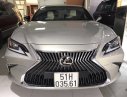 Lexus ES ES250 2018 - Bán Lexus ES 250 sx 2018 đăng ký 2019 màu vàng bạch kim, xe đi đúng 1.700km, bảo hiểm 2 chiều bao kiểm tra tại hãng