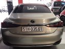 Lexus ES ES250 2018 - Bán Lexus ES 250 sx 2018 đăng ký 2019 màu vàng bạch kim, xe đi đúng 1.700km, bảo hiểm 2 chiều bao kiểm tra tại hãng