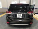 Kia Rondo GAT 2017 - Bán Kia Rondo GAT 2.0AT màu đen VIP máy xăng, số tự động, sản xuất 2017 mẫu mới đi 33000km