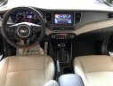 Kia Rondo GAT 2017 - Bán Kia Rondo GAT 2.0AT màu đen VIP máy xăng, số tự động, sản xuất 2017 mẫu mới đi 33000km