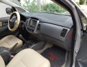 Toyota Innova E 2013 - Bán xe Toyota Innova E năm 2013, màu bạc còn mới