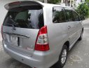 Toyota Innova E 2013 - Bán xe Toyota Innova E năm 2013, màu bạc còn mới