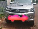 Toyota Hilux 2016 - Bán xe Toyota Hilux 2016, màu bạc. Giá 570tr