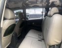 Toyota Innova 2013 - Cần bán gấp Toyota Innova 2.0E năm 2013, màu bạc số sàn, giá tốt