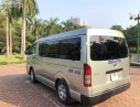 Toyota Hiace 2010 - Bán Toyota Hiace năm sản xuất 2010, màu bạc chính chủ, 350tr