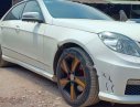 Mercedes-Benz E class 2013 - Cần bán lại xe Mercedes sản xuất năm 2013, màu trắng xe còn mới nguyên