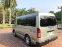 Toyota Hiace   2010 - Bán ô tô Toyota Hiace 2010, màu bạc số sàn giá cạnh tranh