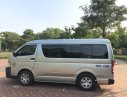 Toyota Hiace   2010 - Bán ô tô Toyota Hiace 2010, màu bạc số sàn giá cạnh tranh