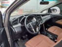 Toyota Innova 2017 - Cần bán gấp Toyota Innova sản xuất 2017, màu nâu xe còn mới nguyên