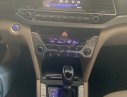 Hyundai Elantra 2018 - Cần bán gấp Hyundai Elantra 2018, màu trắng số tự động, 610 triệu xe còn mới nguyên