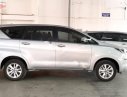 Toyota Innova 2017 - Cần bán Toyota Innova sản xuất 2017, màu bạc, giá 658tr