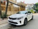 Kia Optima 2018 - Cần bán gấp Kia Optima năm sản xuất 2018, màu trắng còn mới