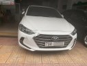 Hyundai Elantra 2018 - Cần bán gấp Hyundai Elantra 2018, màu trắng số tự động, 610 triệu xe còn mới nguyên