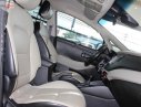 Kia Rondo GAT 2016 - Bán ô tô Kia Rondo GAT đời 2016, màu trắng số tự động, giá chỉ 535 triệu