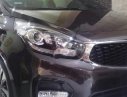 Kia Rondo 2017 - Cần bán Kia Rondo sản xuất năm 2017, màu nâu, giá tốt xe còn mới nguyên