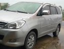 Toyota Innova 2011 - Bán Toyota Innova năm sản xuất 2011, màu bạc số sàn, 385tr xe còn mới lắm