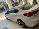 Kia Cerato   2018 - Cần bán lại xe cũ Kia Cerato 1.6 AT đời 2018, màu trắng