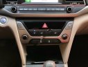 Hyundai Elantra 2018 - Bán Hyundai Elantra 1.6 MT đời 2018, màu đen số sàn, giá tốt