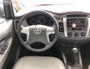 Toyota Innova 2.0E 2013 - Bán ô tô Toyota Innova đời 2013, màu bạc xe còn mới lắm