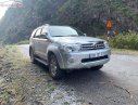 Toyota Fortuner 2011 - Cần bán lại xe Toyota Fortuner năm 2011, màu bạc số sàn xe còn mới lắm