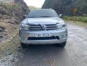 Toyota Fortuner 2011 - Cần bán lại xe Toyota Fortuner năm 2011, màu bạc số sàn xe còn mới lắm