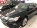 Toyota Camry 2017 - Cần bán lại xe Toyota Camry sản xuất năm 2017, màu đen, 850 triệu