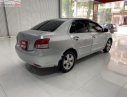 Toyota Vios E 2010 - Cần bán gấp Toyota Vios E năm 2010, màu bạc số sàn